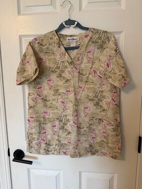 Made in Hawaii Scrub Top Sailboat Hibiscus Hawaiian Print Size Small
